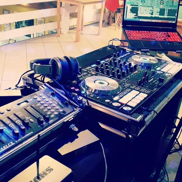 DJ SOM E LUZ em Floripa - Anunciante do Grude.digital