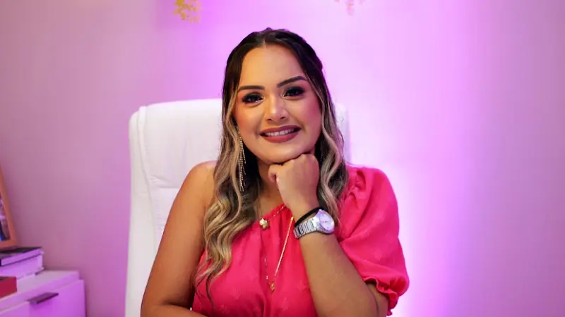 Larìssa Côrdeiro - Centro De Estética Avançada - Anunciante do Grude.digital