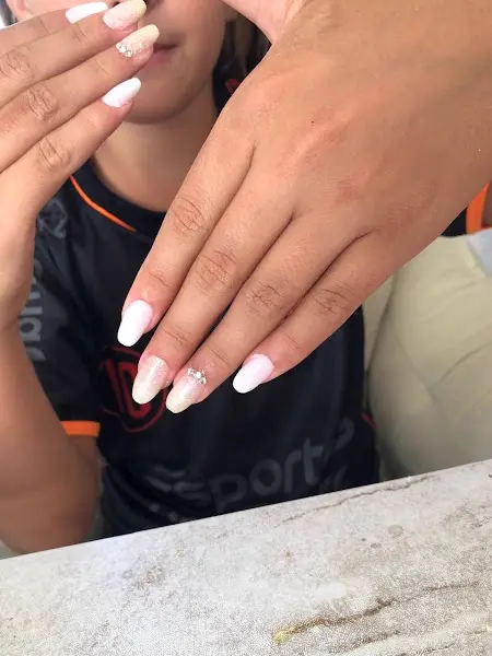 Laura Paula | Manicure & Pedicure - Anunciante do Grude.digital